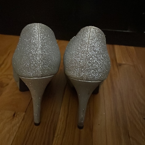 Glitter sparkly silver pumps - Picture 3 of 3